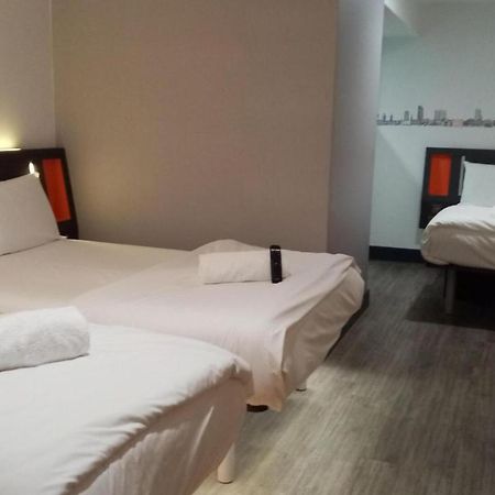 Easyhotel Leeds Leeds  Exterior foto