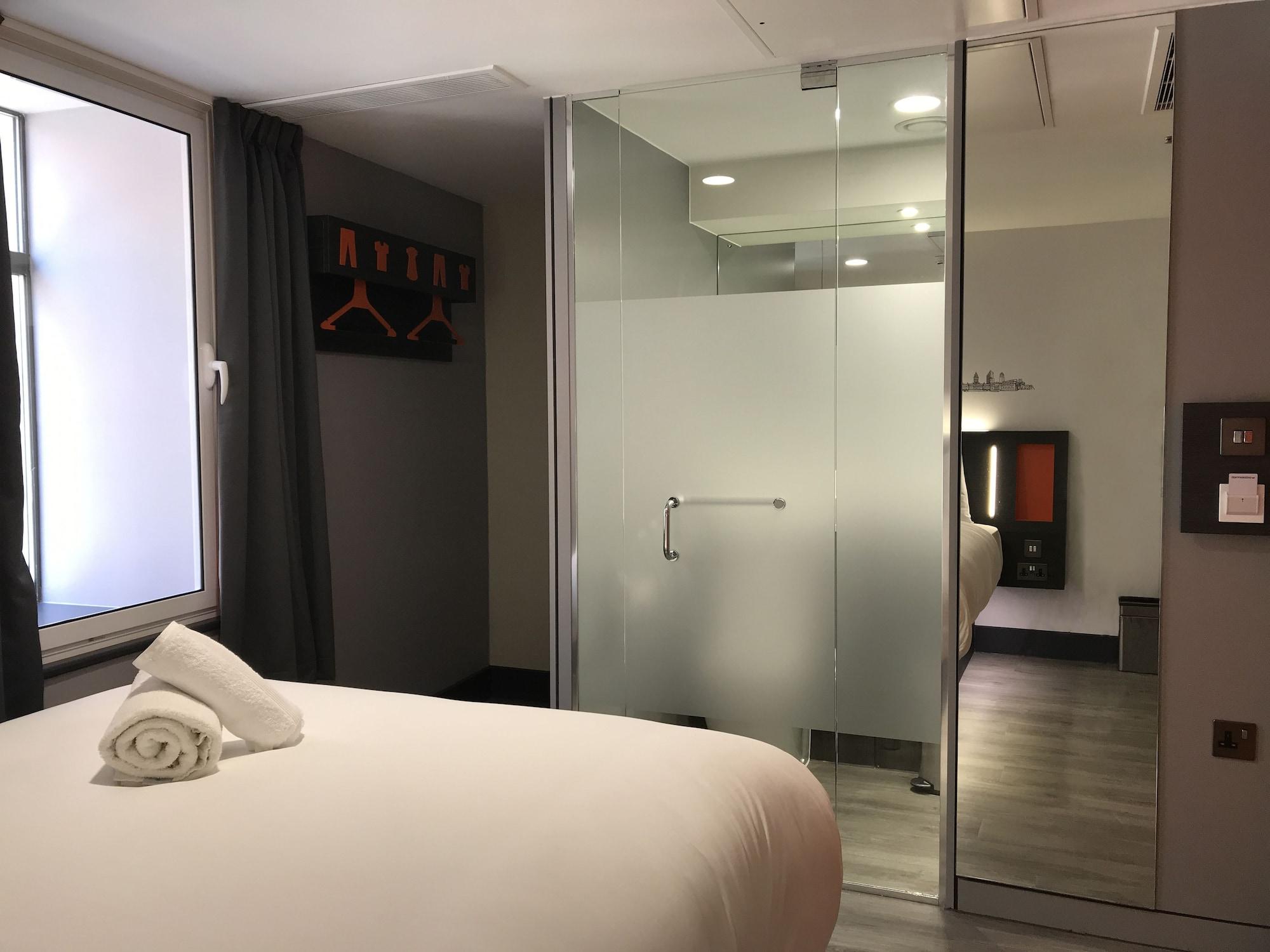 Easyhotel Leeds Leeds  Exterior foto