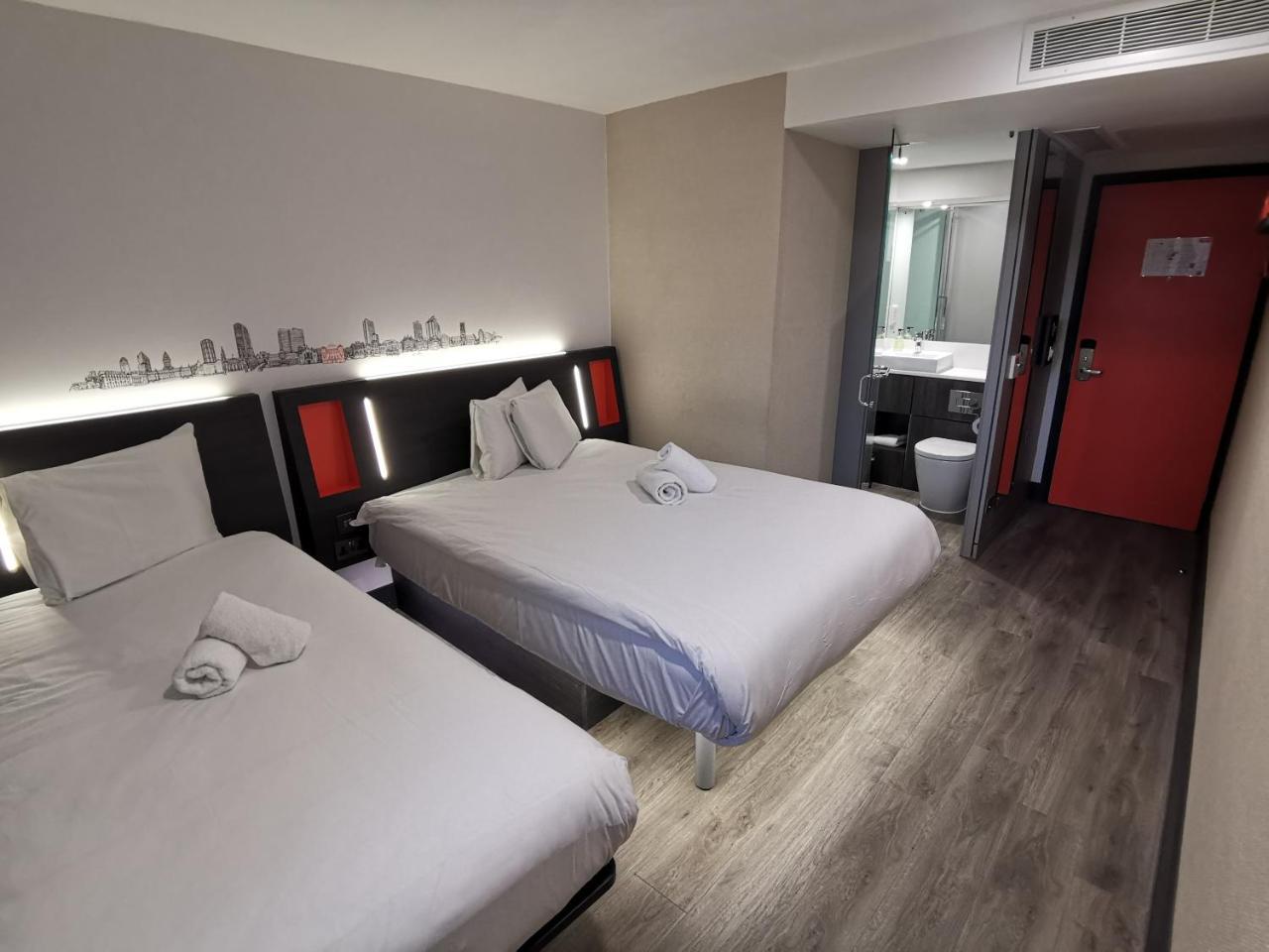 Easyhotel Leeds Leeds  Exterior foto